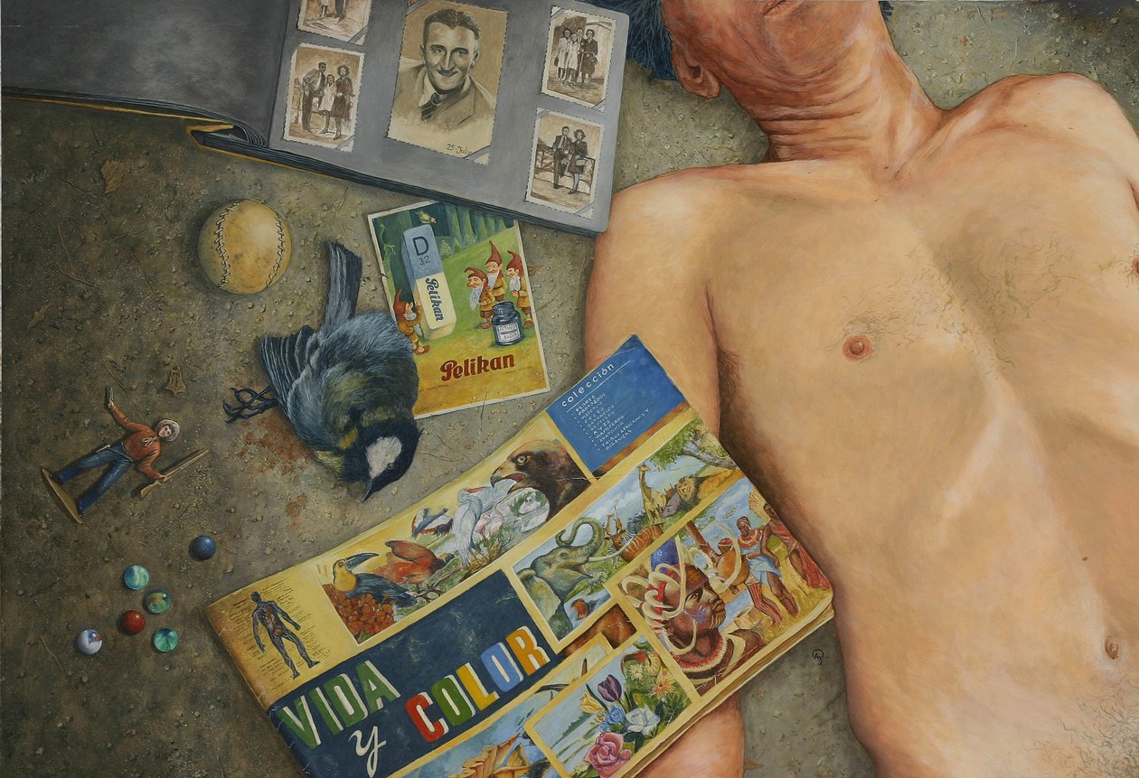 torso met objecten door Fernando Aznar Cenamor