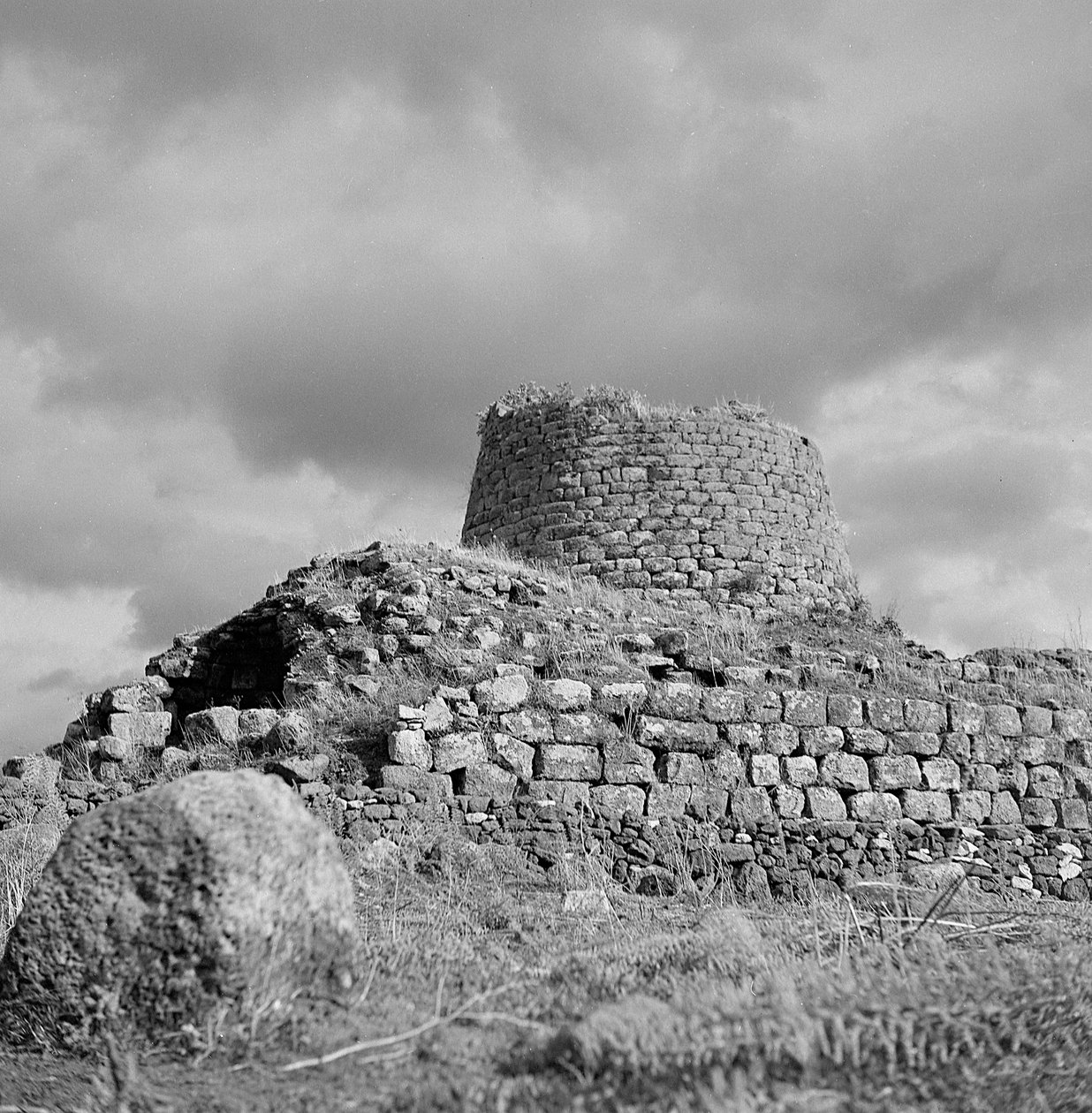 Nuraghe Santu Antine door Fosco Maraini