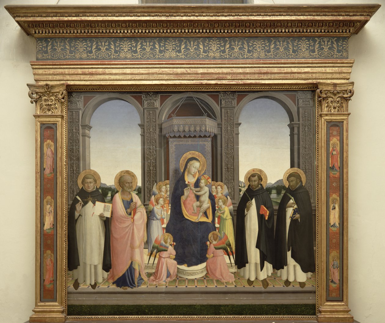 Maagd en Kind op de Troon met Engelen en St. Thomas van Aquino, St. Barnabas, St. Dominicus en St. Petrus Martyr, c.1422 door Fra Angelico