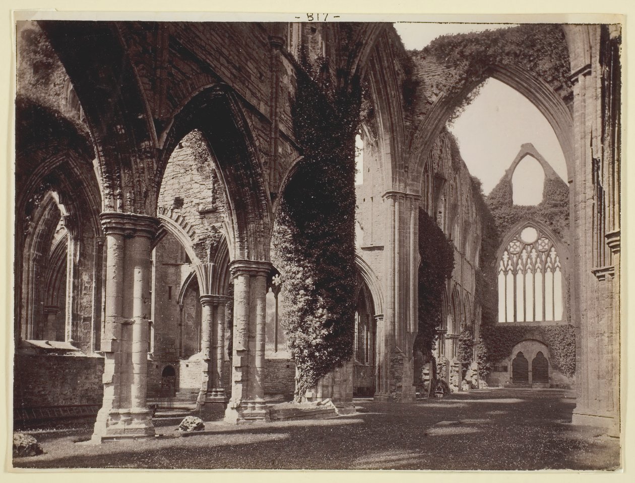 Zonder titel [Tintern Abbey] door Francis Bedford