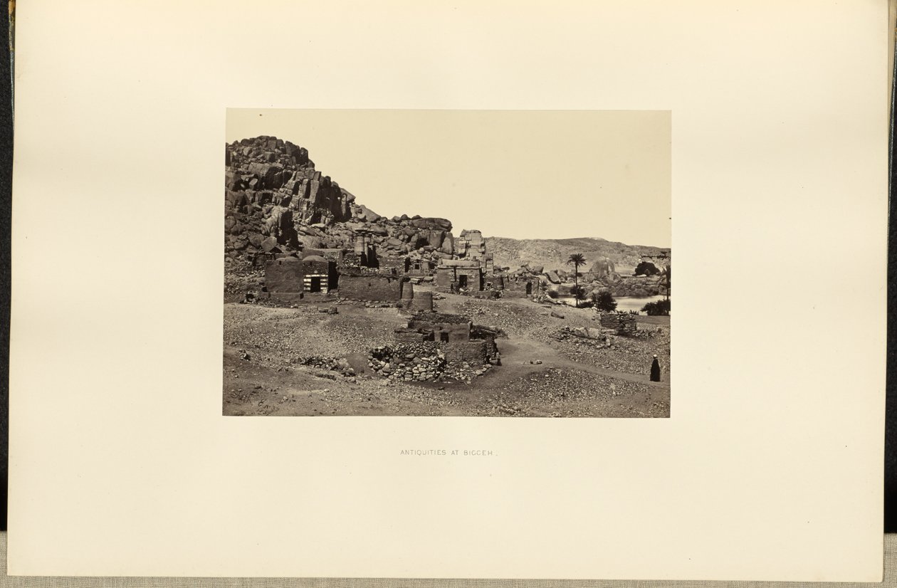 Oudheden in Biggeh door Francis Frith