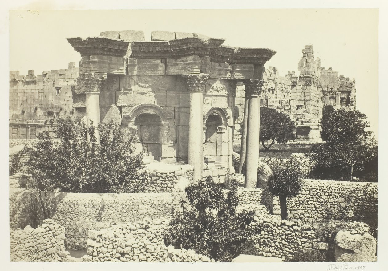 De Circulaire Tempel, Baalbek door Francis Frith