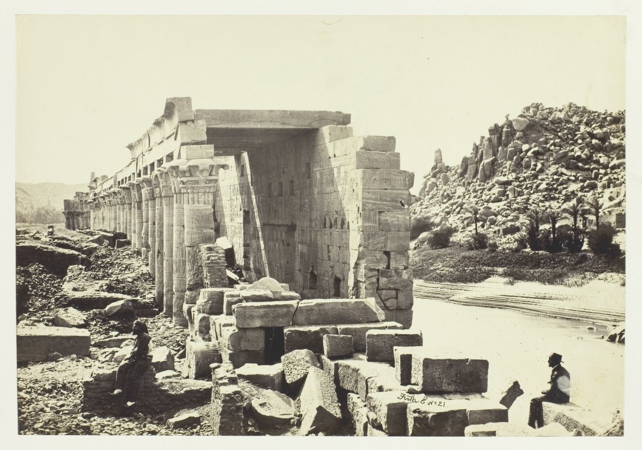De zuilengalerij, eiland Philæ door Francis Frith
