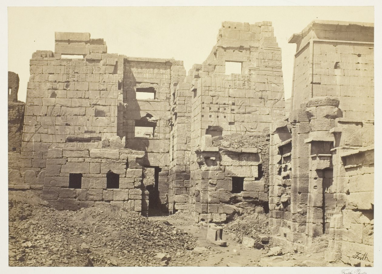 Het Tempelpaleis, Medinet-Haboo door Francis Frith