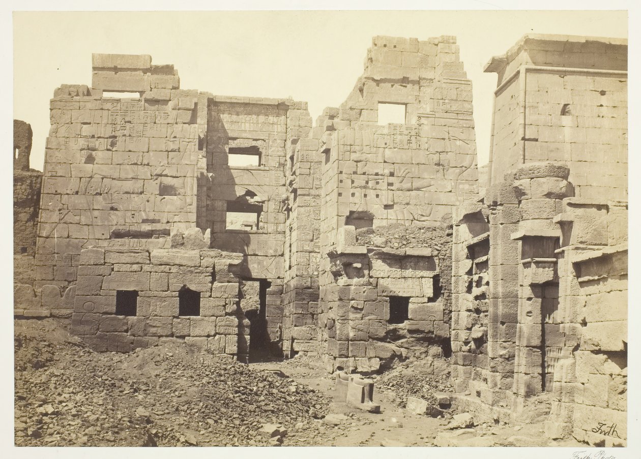 Het Tempelpaleis, Medinet-Haboo, ca. 1857 door Francis Frith