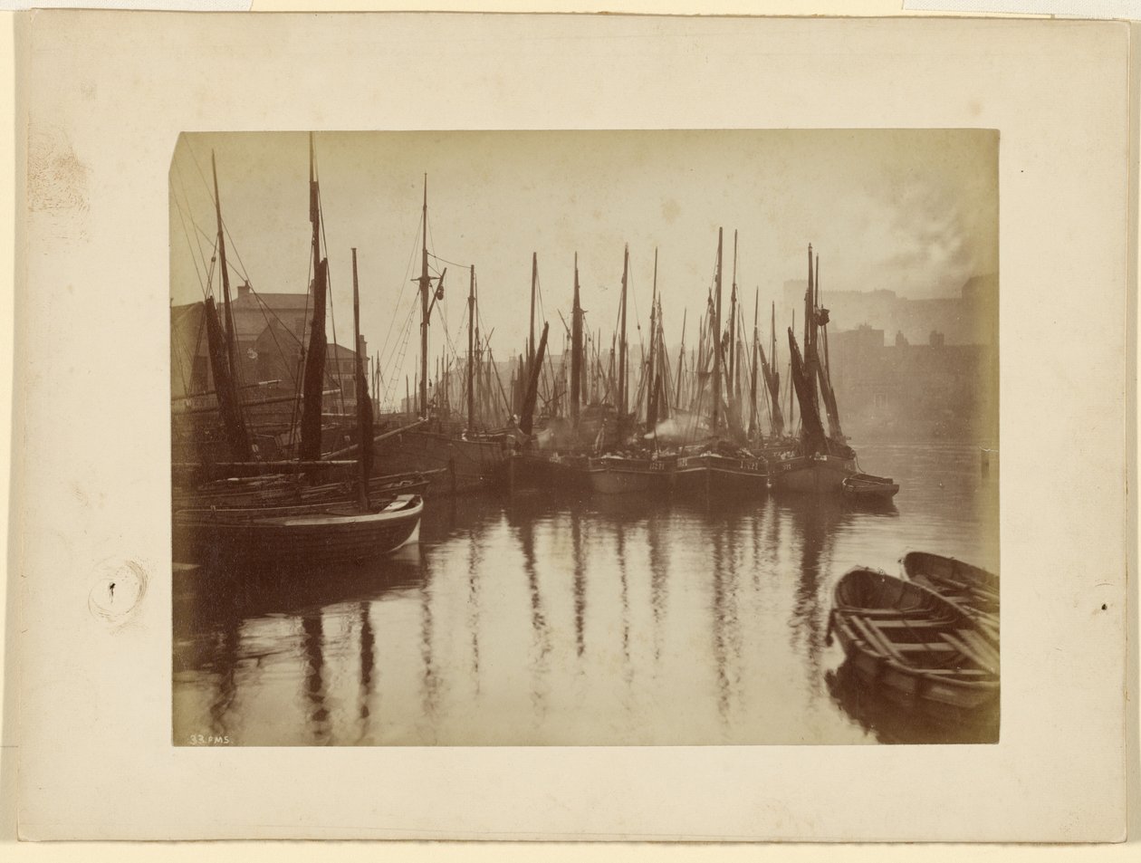 [Whitby haven]. door Frank Meadow Sutcliffe