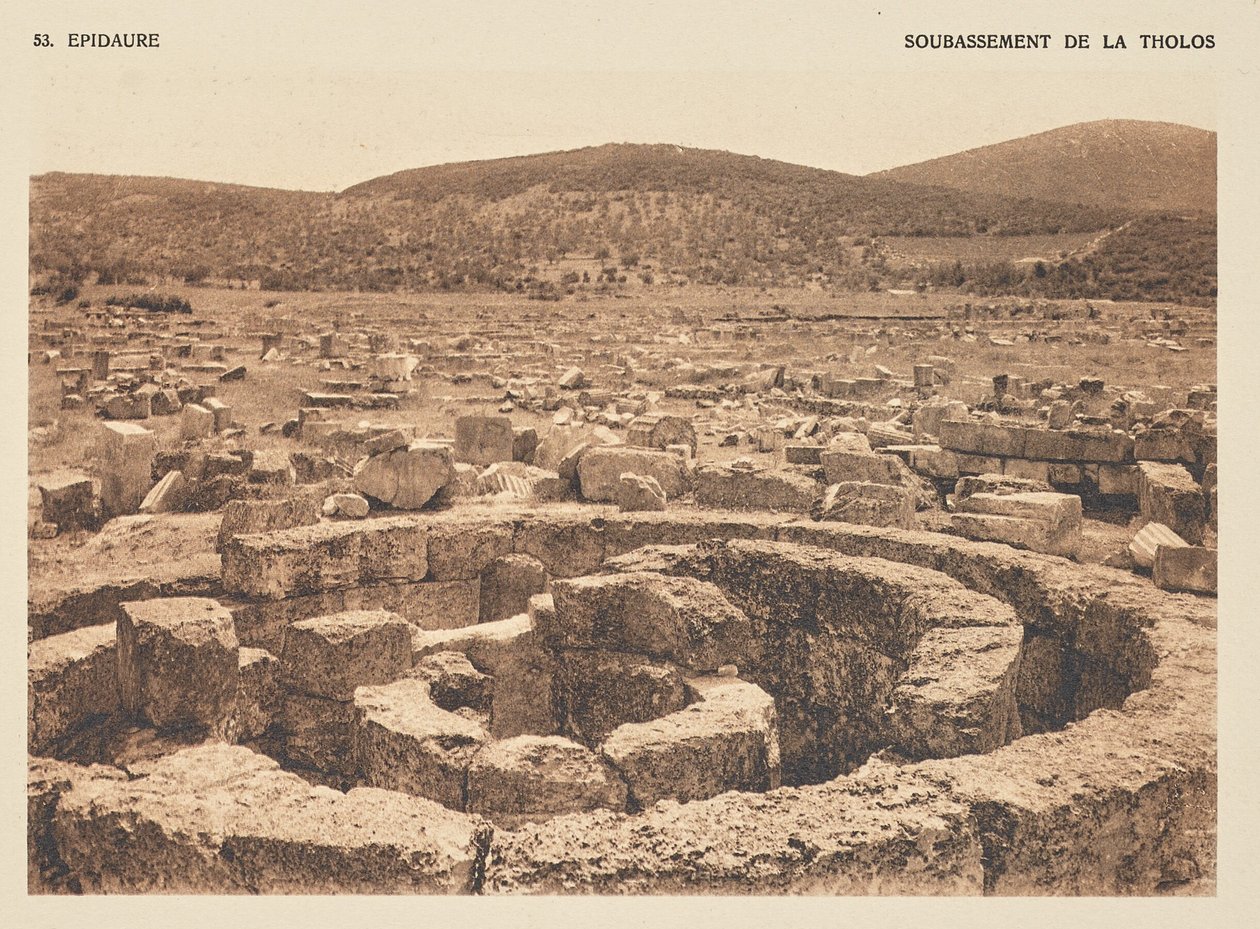 Epidaurus. Basis van de Tholos door Frédéric Boissonnas