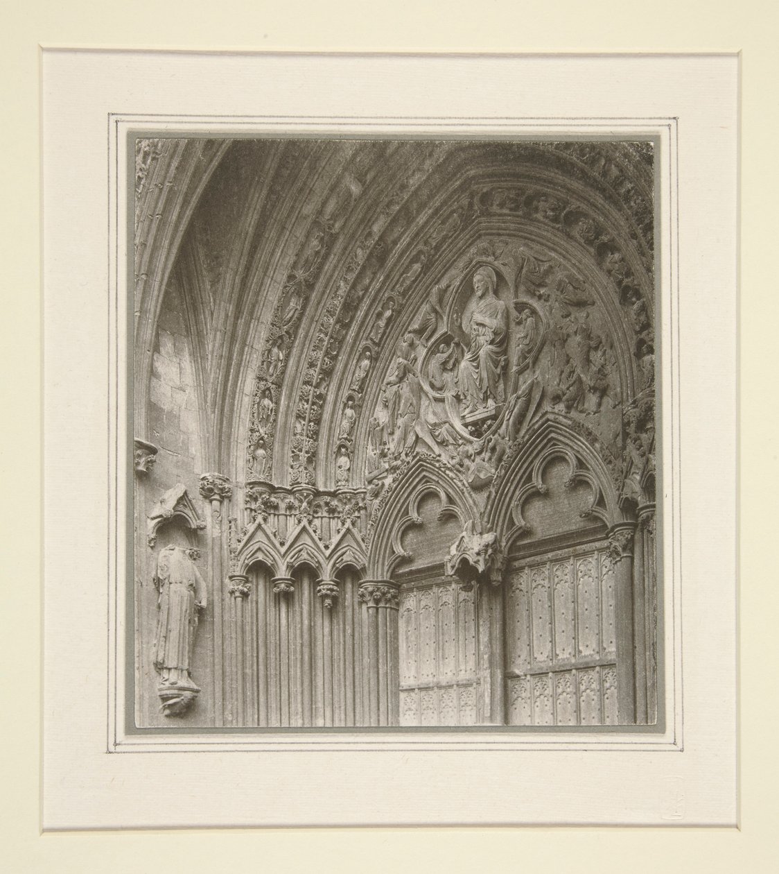 Lincoln Cathedral, Zuidoostelijke portiek door Frederick Henry Evans