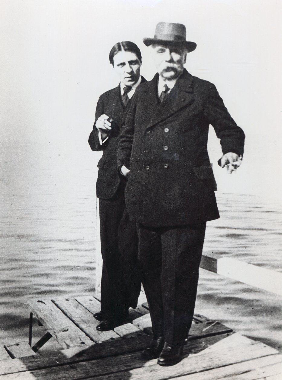 Alfred Cortot (1877-1962) en Gabriel Faure (1845-1924), begin 20e eeuw door French Photographer