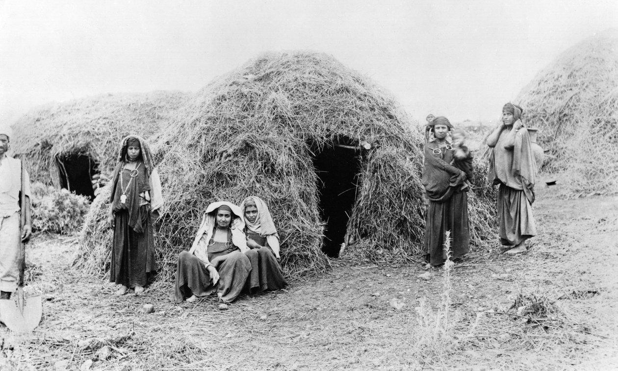 Berberdorp nabij Tunis, ca. 1900 door French Photographer