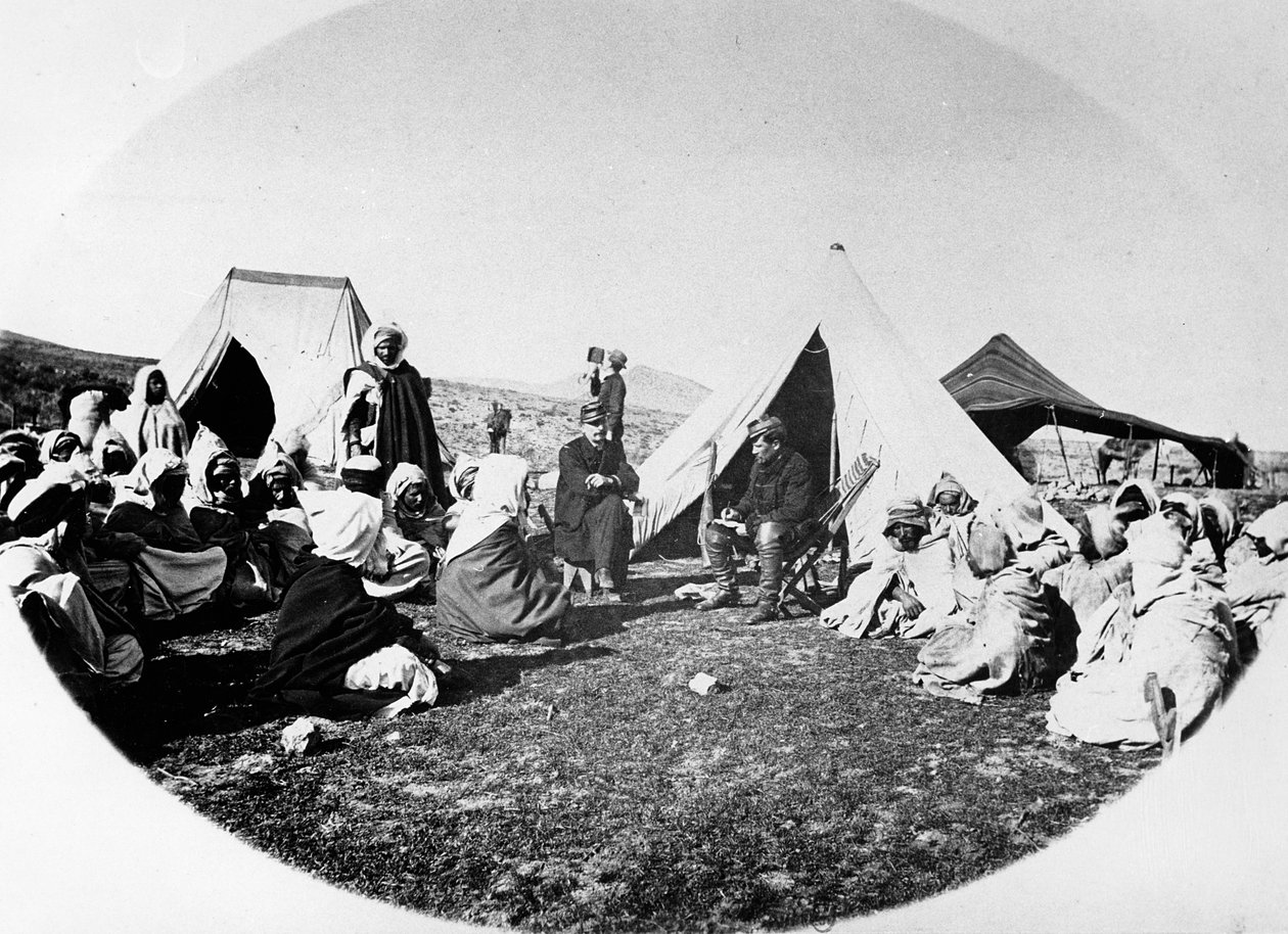 Kolonel Arnaudeau die luistert naar de claims van O. Bou Cloun, ca. 1860-70 door French Photographer