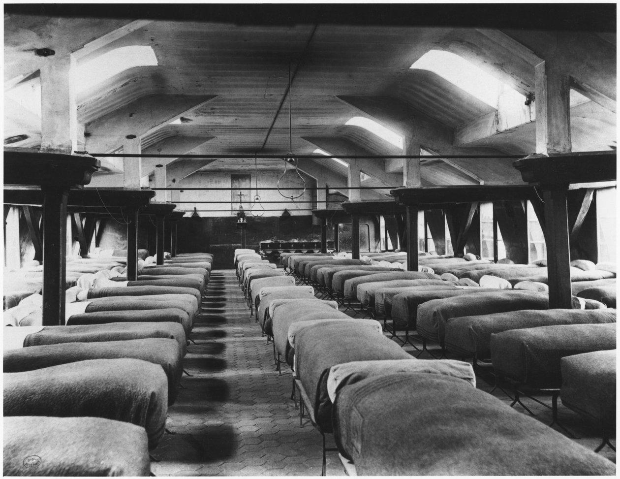 Slaapzaal van de Saint-Lazare-gevangenis, Parijs door French Photographer