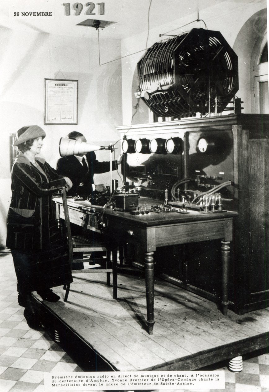 Eerste Franse publieke radio-uitzending vanuit het radiostation van Sainte-Assise op 26 november 1921 door French Photographer