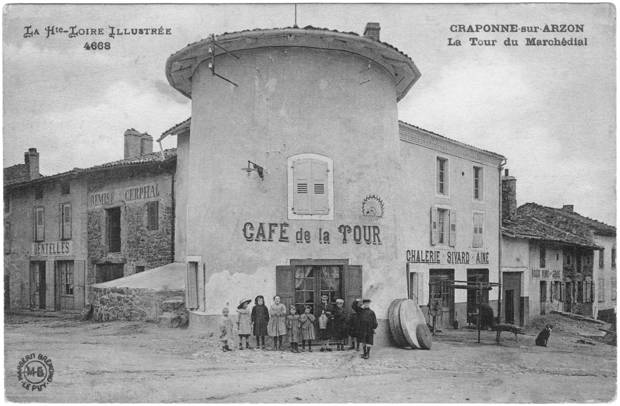 Marchedial Toren in Craponne-sur-Arzon, begin 20e eeuw door French Photographer