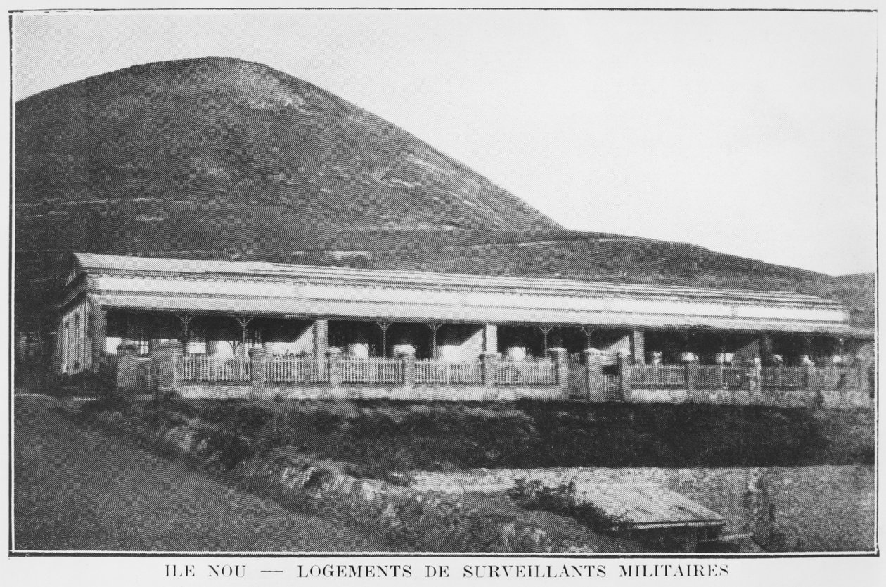 Nieuw-Caledonië, Isle of Nou, huisvesting van de militaire bewakers, uit La Depeche Coloniale, 1903 door French Photographer