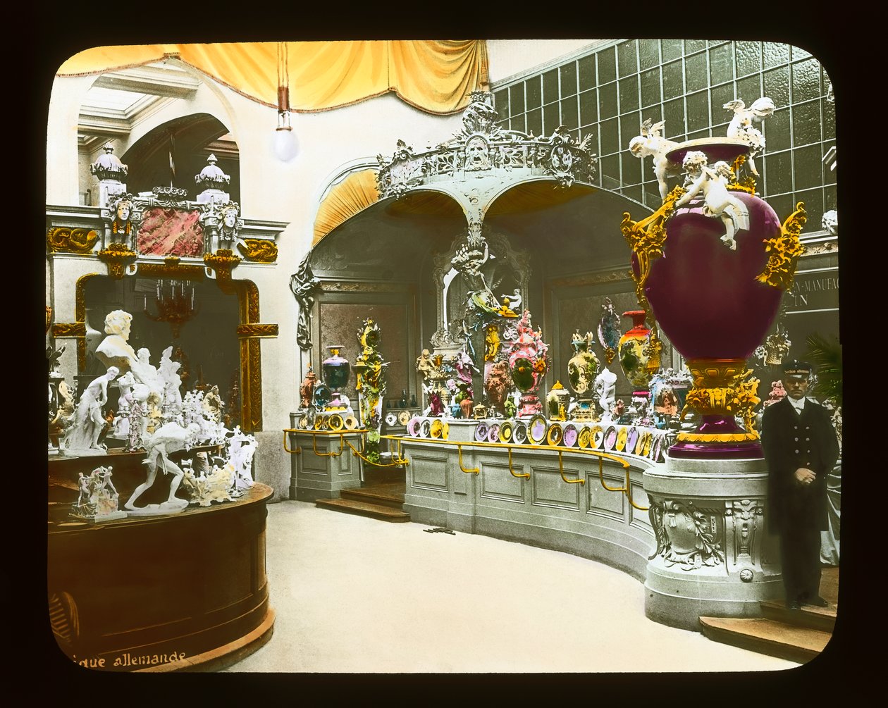 Parijs Expositie: Koninklijke Porseleinfabriek, Duitse Porselein Tentoonstelling, 1900 door French Photographer