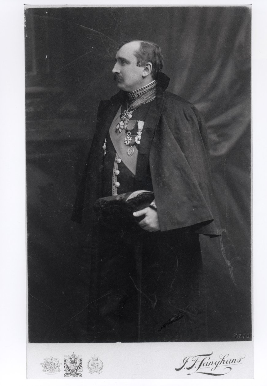 Paul Claudel (1868-1955) in zijn ambassadeursuniform, Praag, ca. 1910-11 door French Photographer