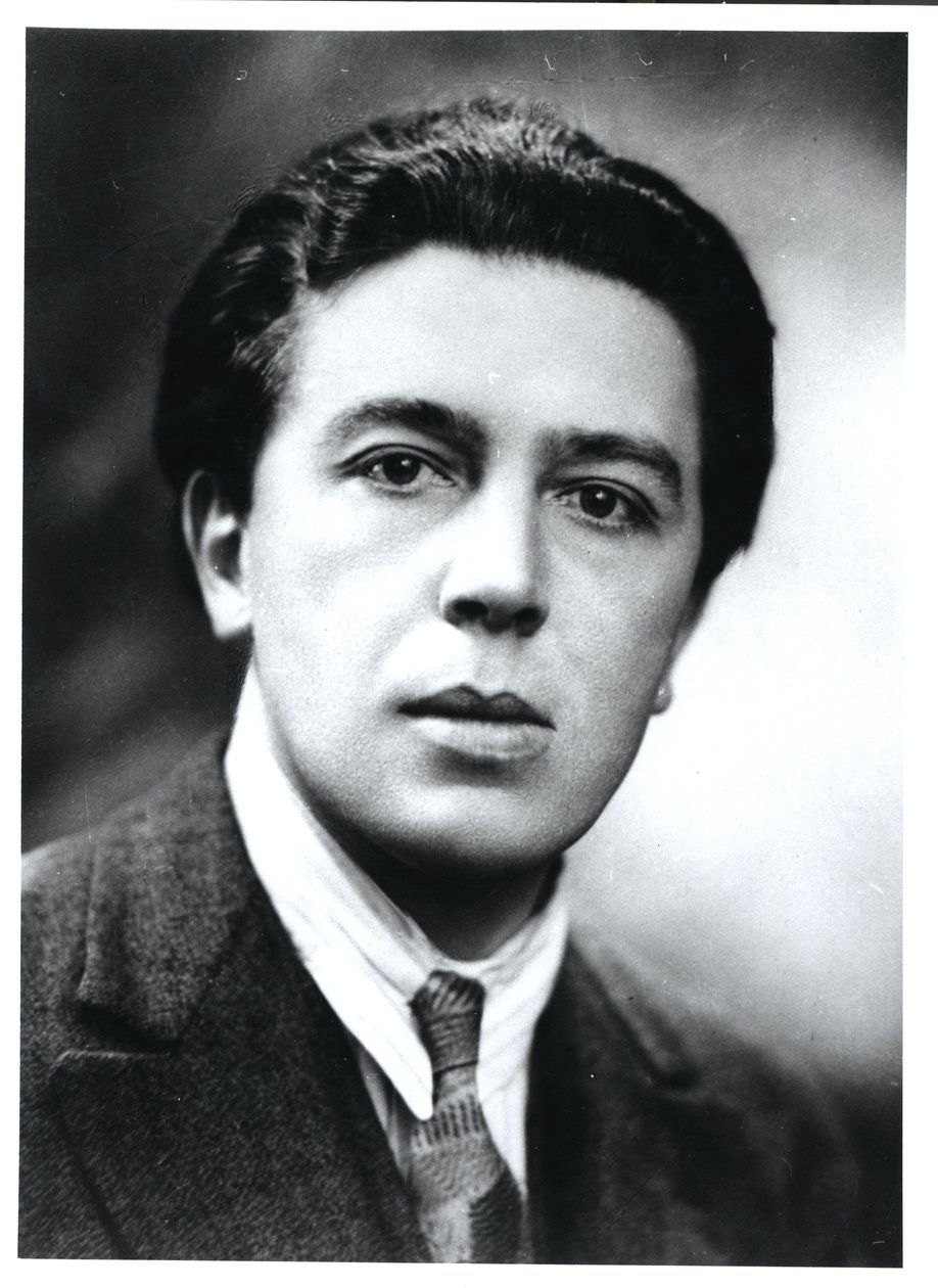 Portret van Andre Breton (1896-1966) 1930 door French Photographer