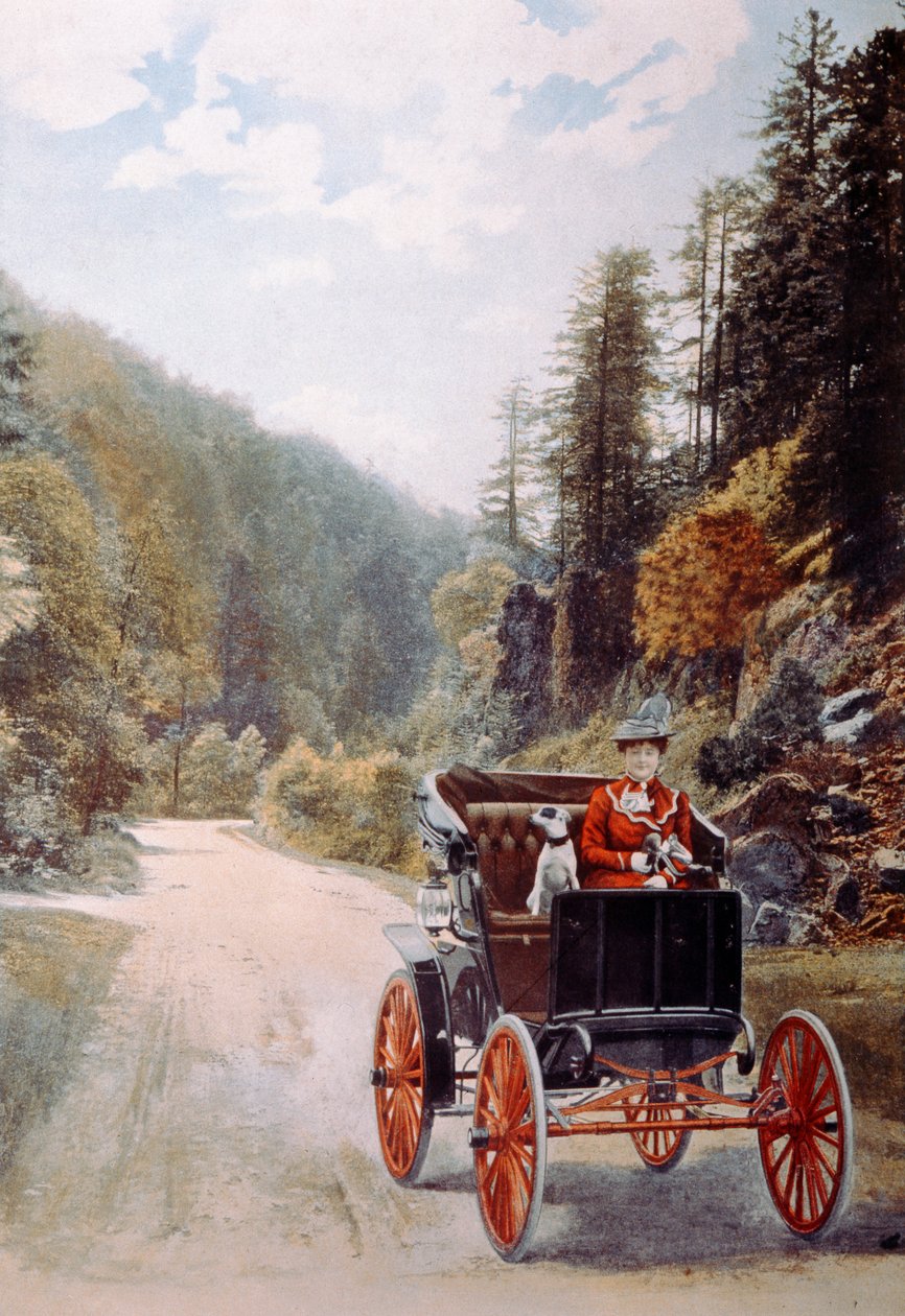 Ansichtkaart met lachende vrouwelijke chauffeur met hond in een vroege auto, ca. 1910 door French Photographer