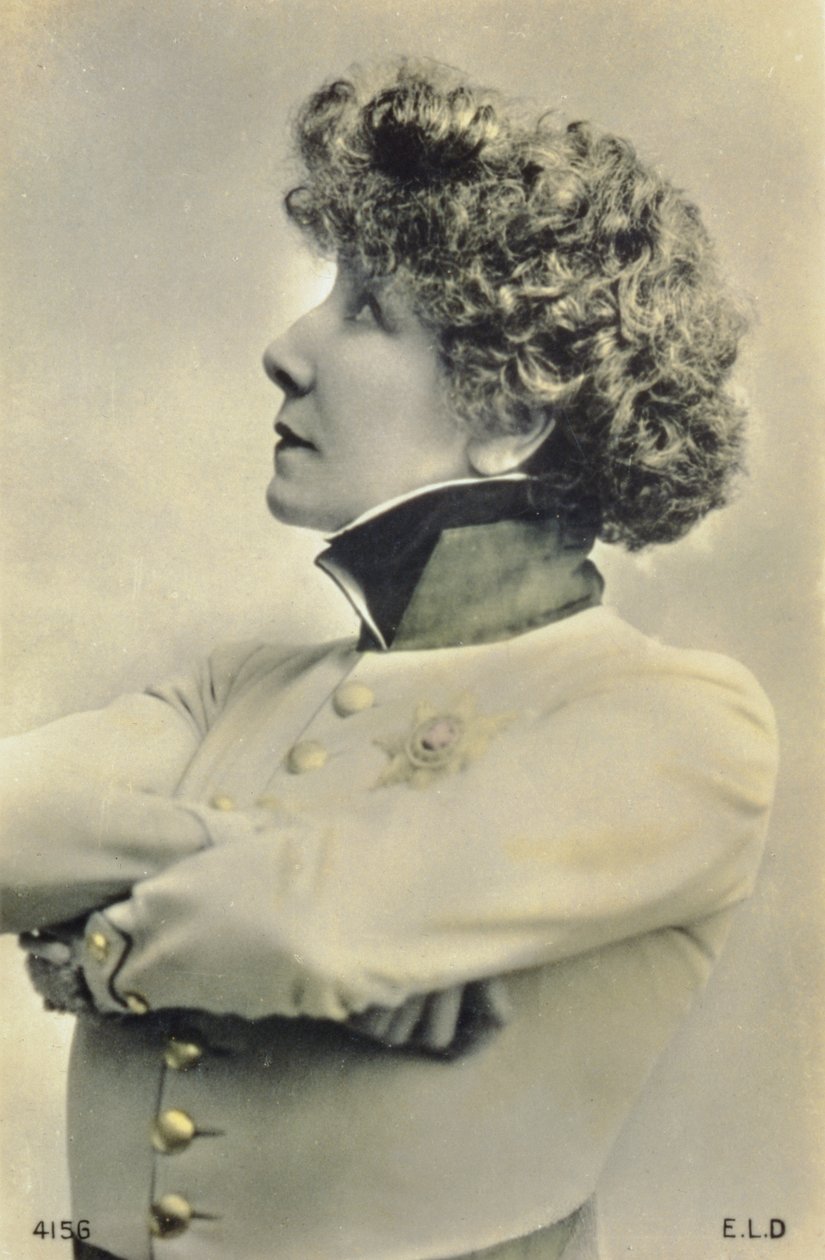 Ansichtkaart met de actrice Sarah Bernhardt door French Photographer