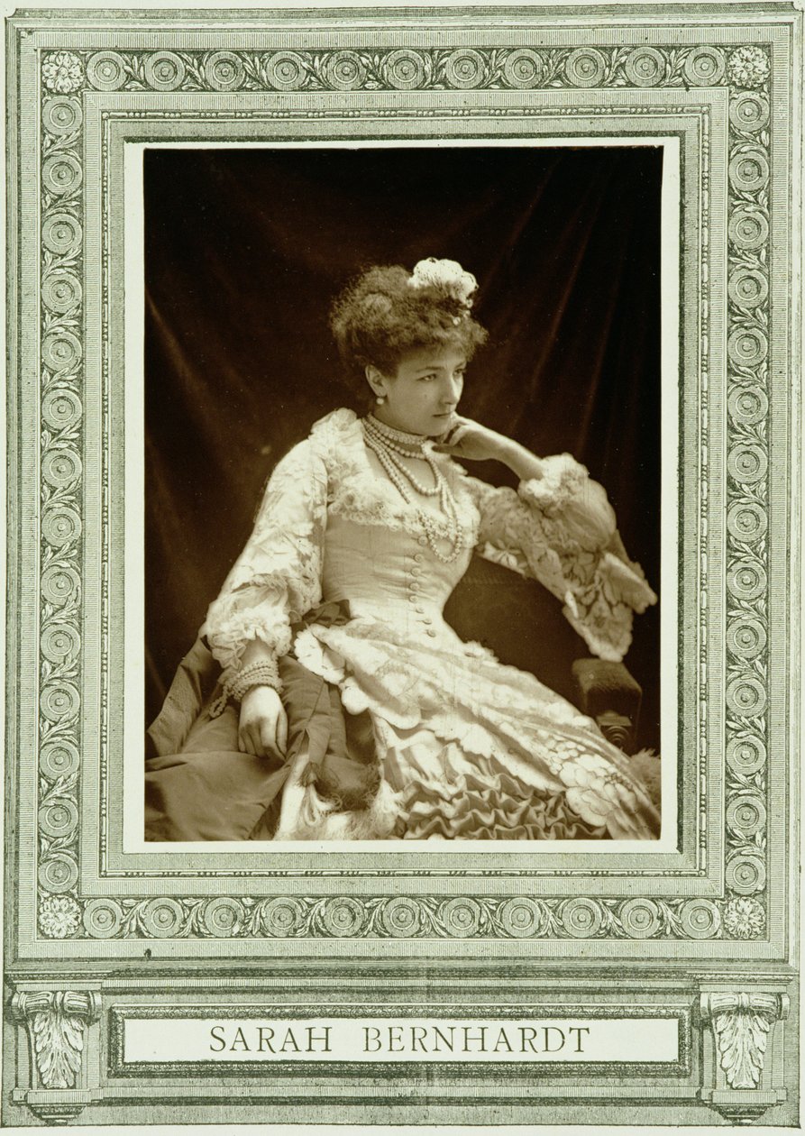 Sarah Bernhardt (1844-1923), uit Galerie Contemporaine, ca. 1874-78 door French Photographer