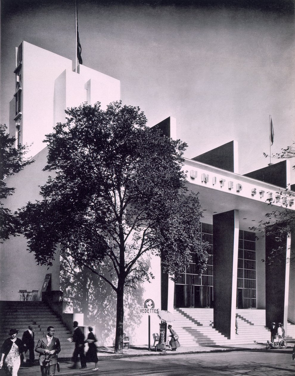 Het Amerikaanse gebouw op de Internationale Expositie van Parijs, 1937 door French Photographer