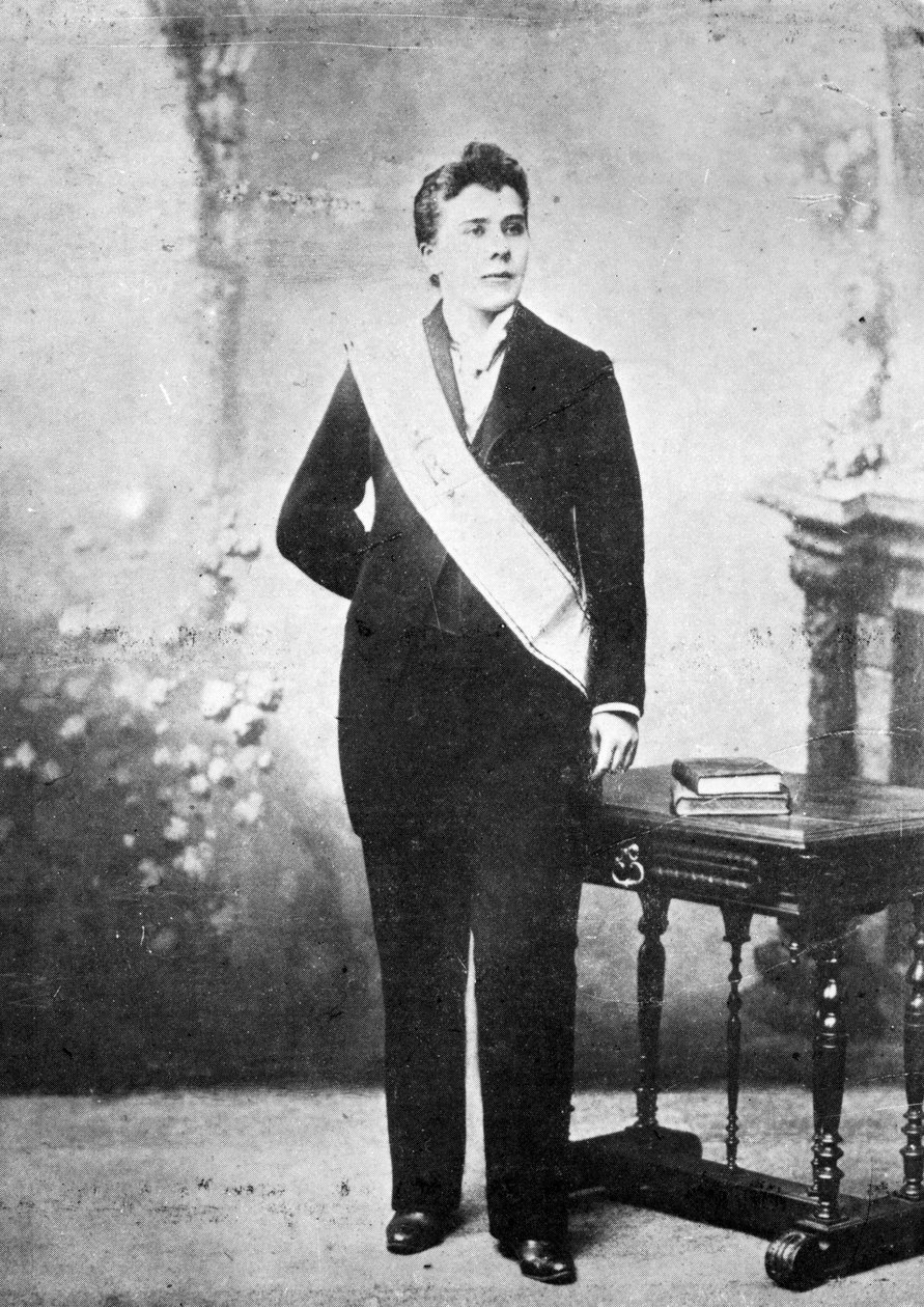 De zogenaamde Diana Vaughan, Gekleed als een Inspecteur van Palladisme, c.1895 door French Photographer