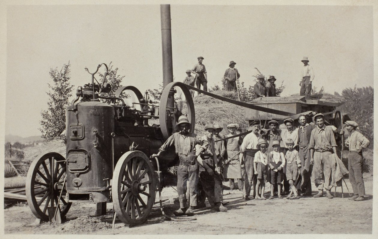 Dorsmachine, ca.1900 door French Photographer