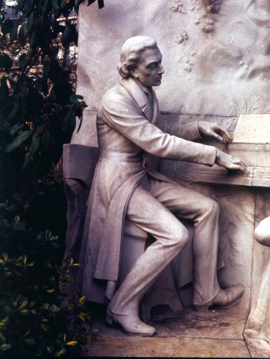 Monument voor Frederic Chopin (1810-49) (marmer) (detail) door French School