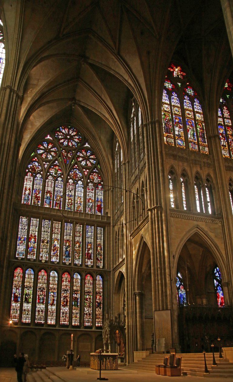 Zicht op het noordelijke transept door French School