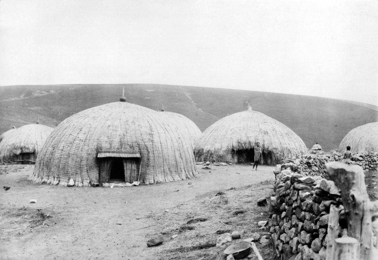Kafferhutten, Zuid-Afrika, c.1914 door French Photographer