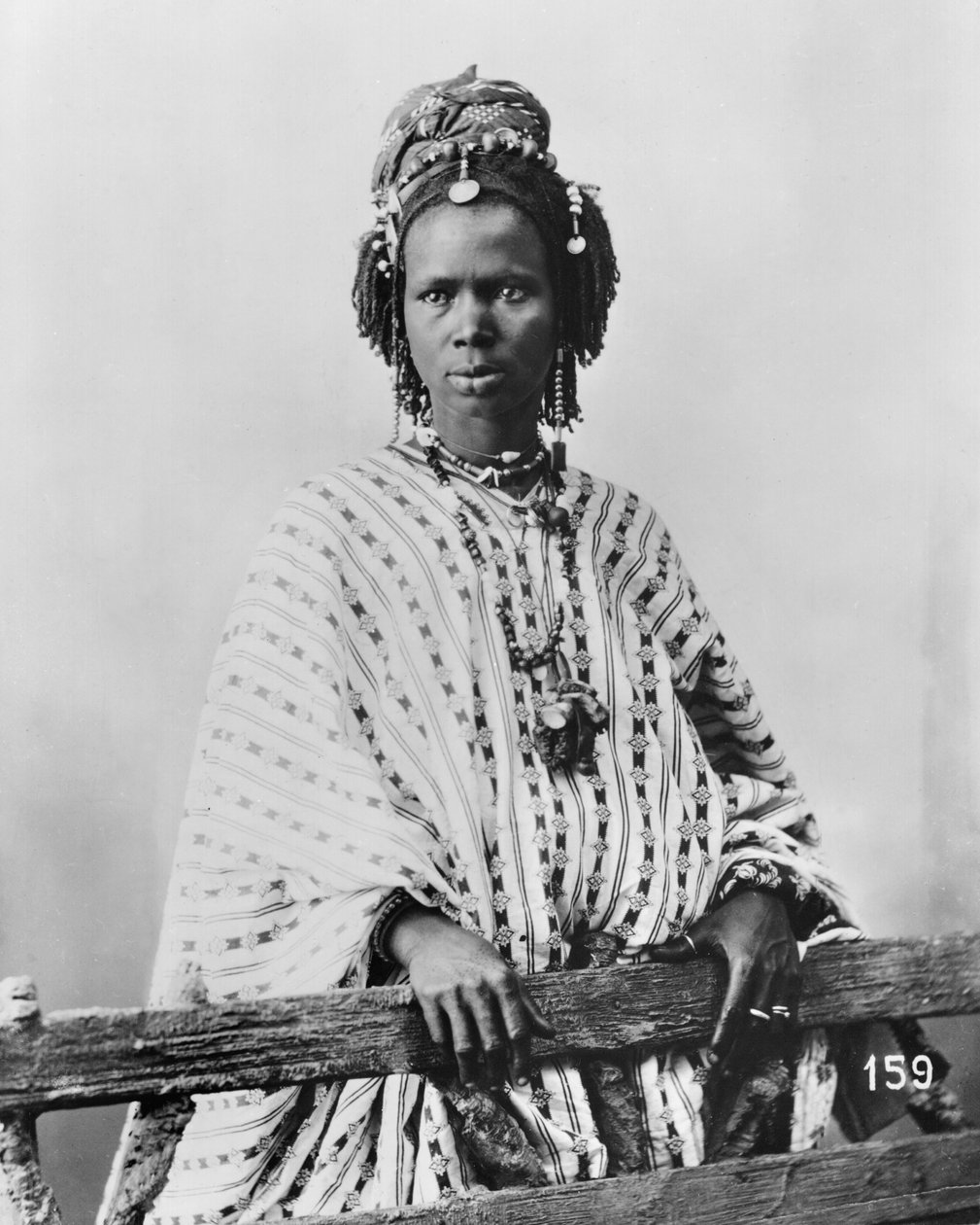 Senegalese vrouw, c.1900 door French Photographer