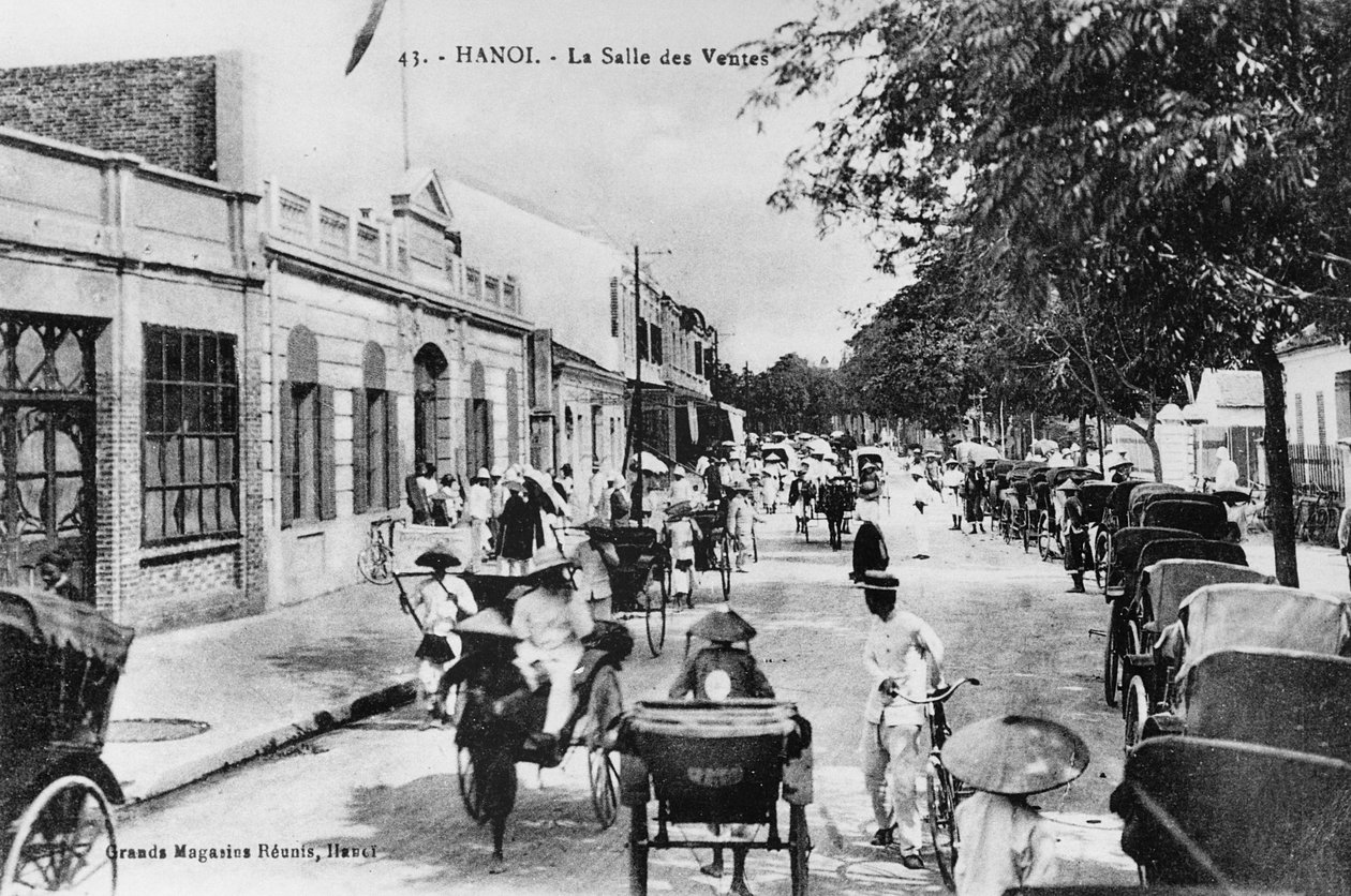 De verkoopzaal in Hanoi, ca. 1920 door French Photographer