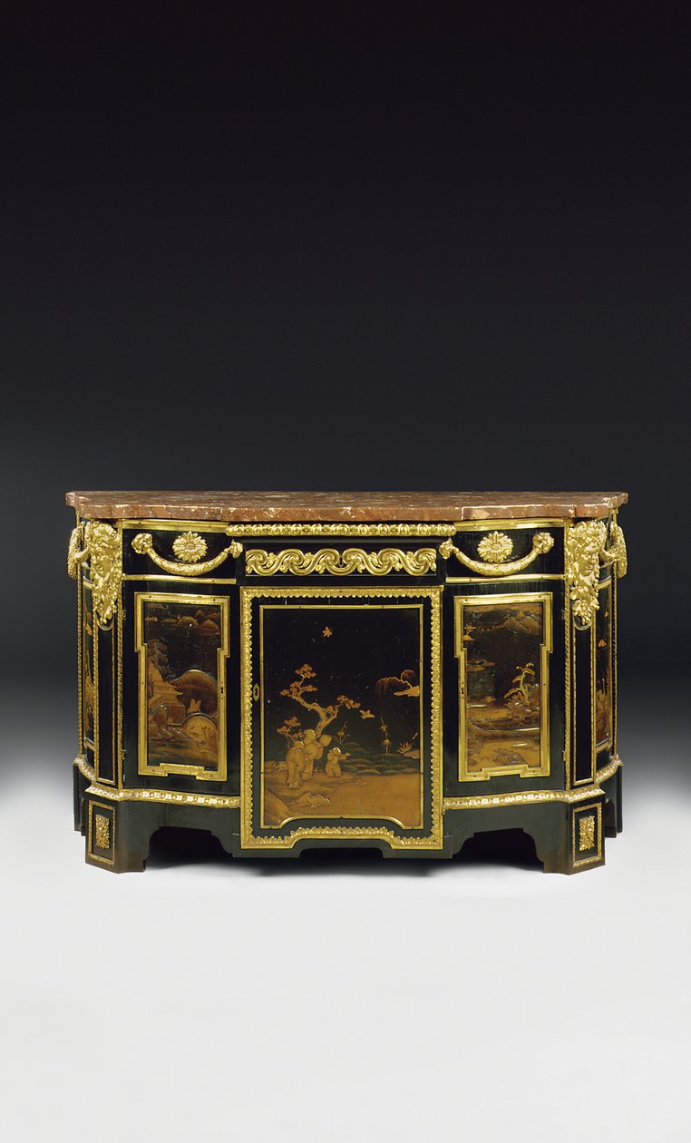 Een late Louis XV commode, ca. 1763-70 door French School