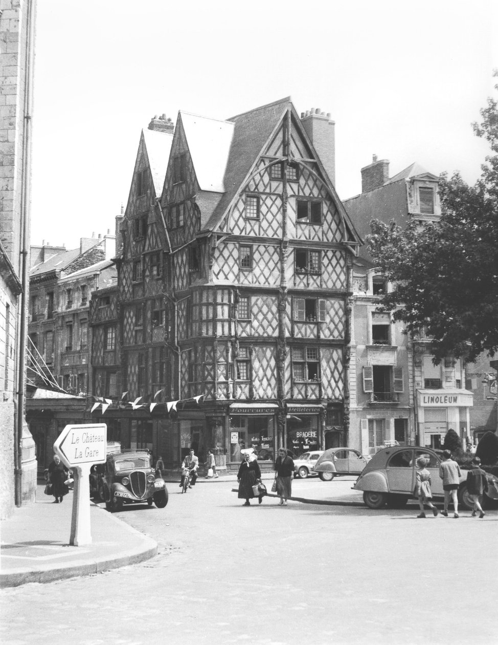 Adams Huis door French School