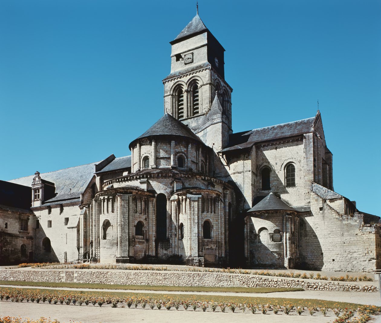 Exterieur van de abdijkerk door French School