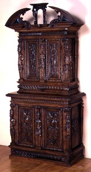 Dressoir met Vier Deuren door French School