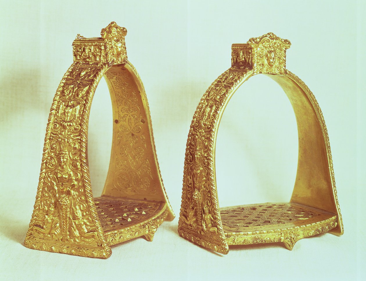 Stijgbeugels van Lodewijk XIV (goud) door French School
