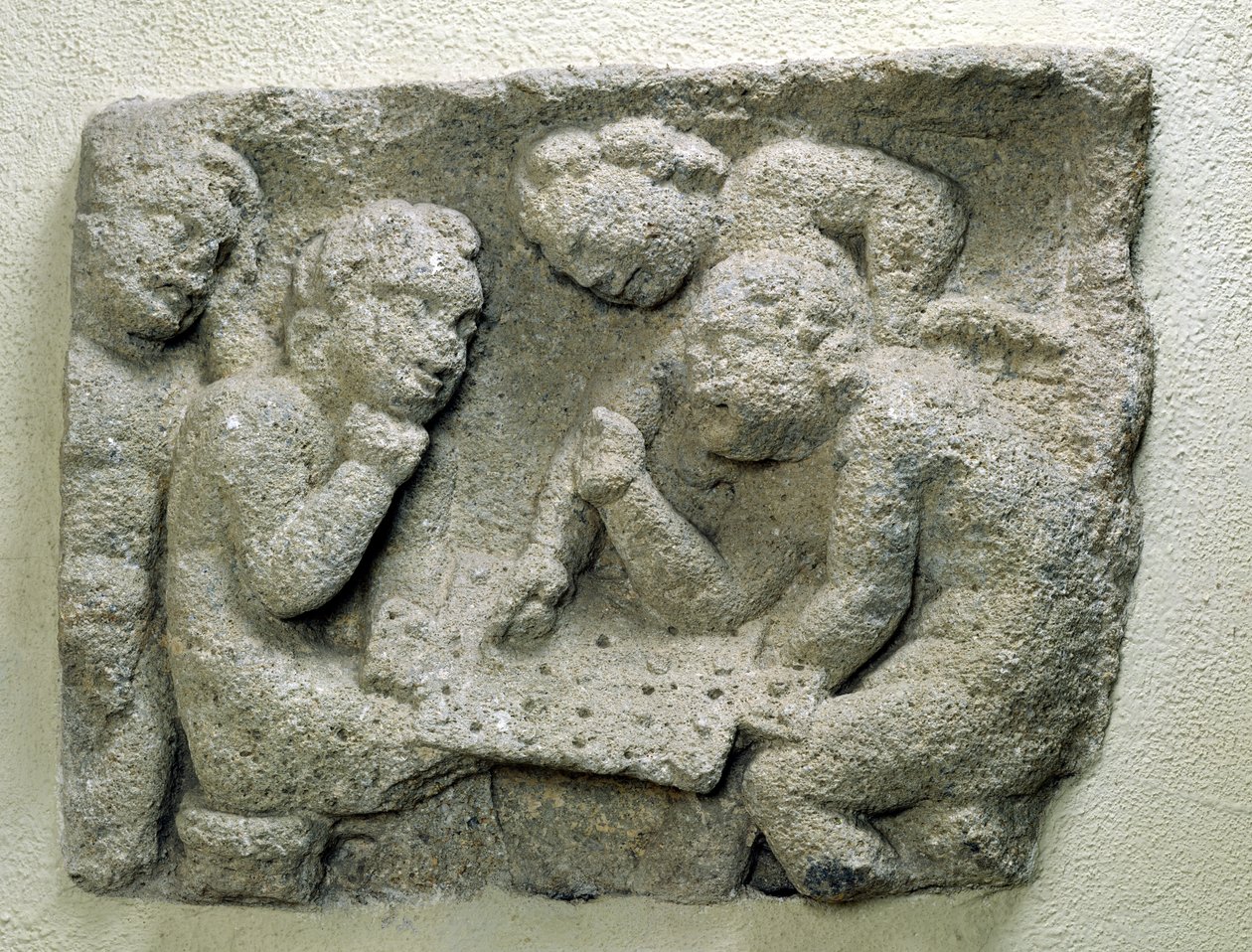 Putti spelen latronculi (stenen) door Gallo Roman