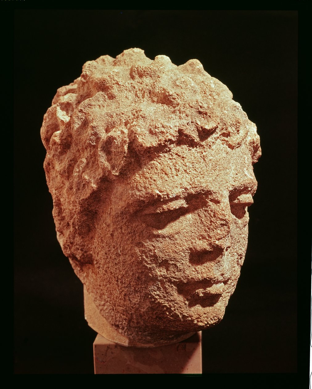 Hoofd van een godheid door Gallo Roman