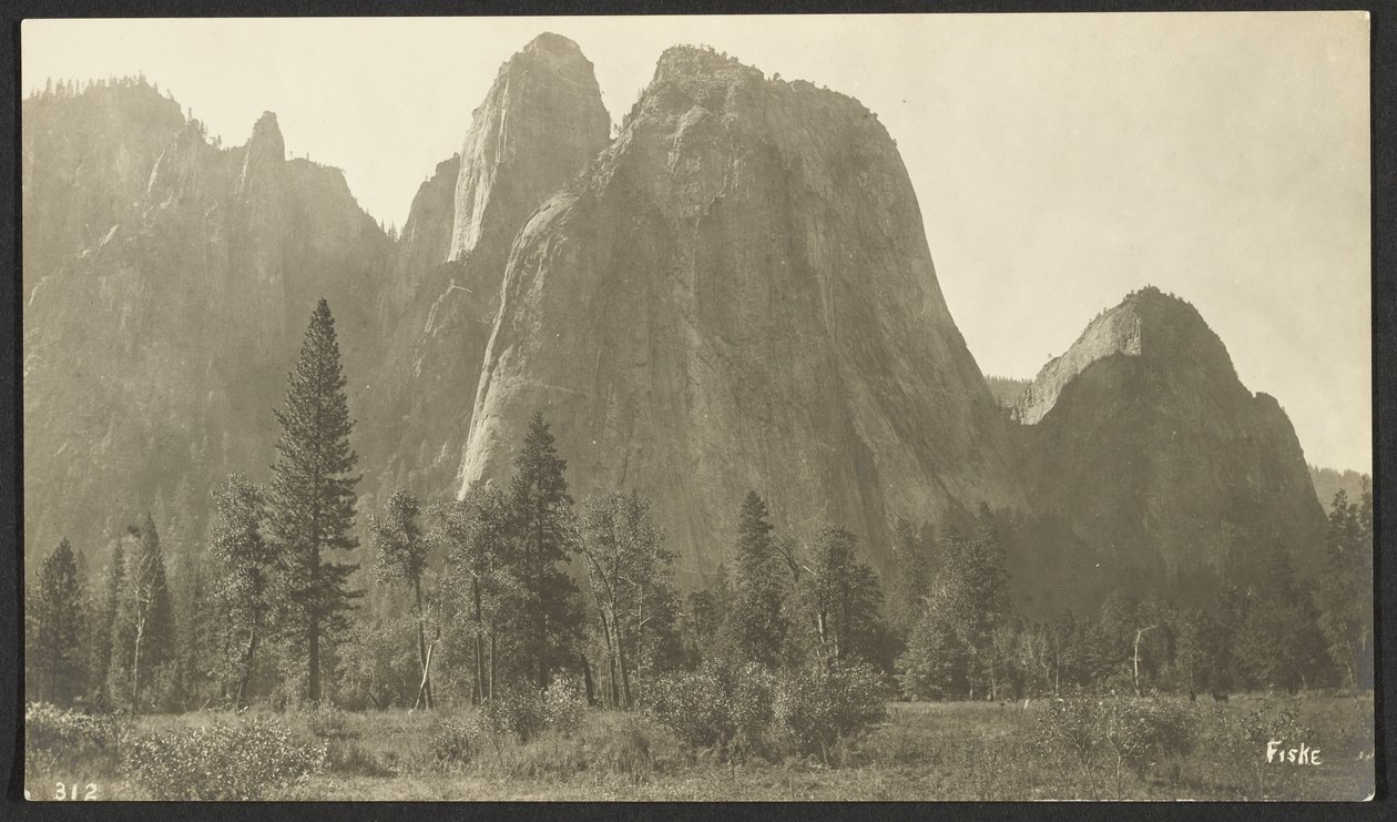 Cathedral Rocks, 2600 voet door George Fiske