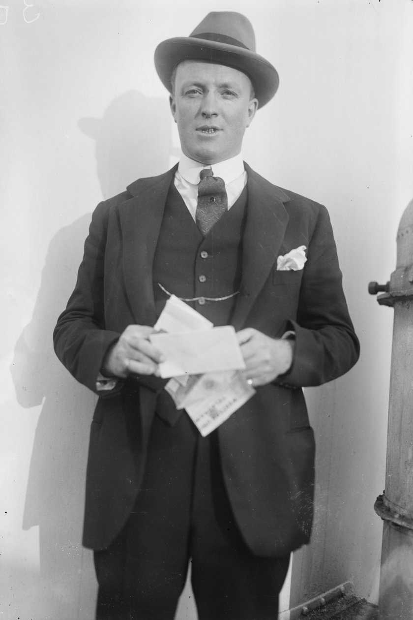Hugh Walpole, ca. 1920 door George Grantham Bain