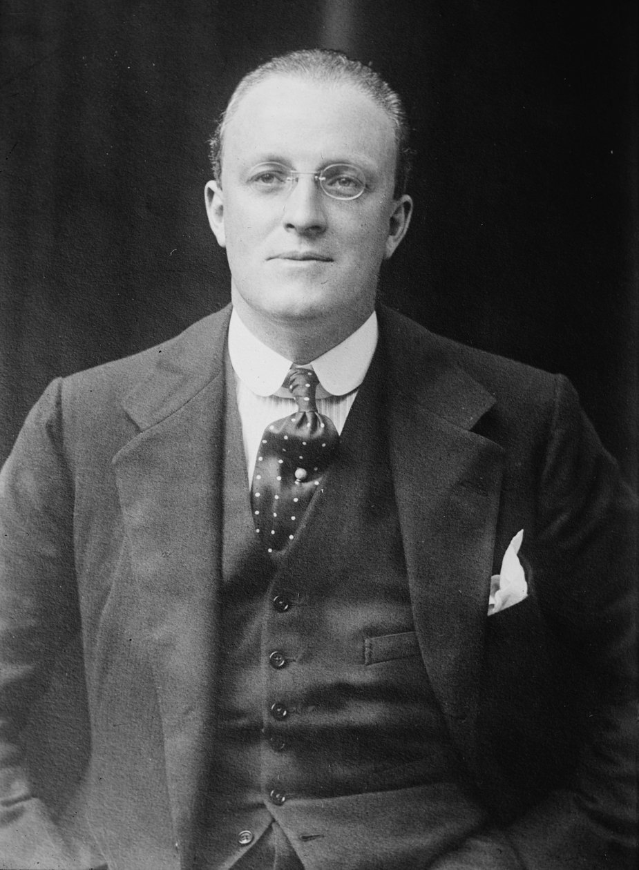 Hugh Walpole door George Grantham Bain
