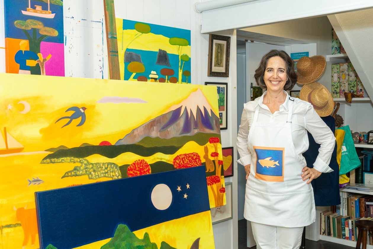 Cristina Rodriguez in haar studio door Bartolome Esteban and studio Murillo