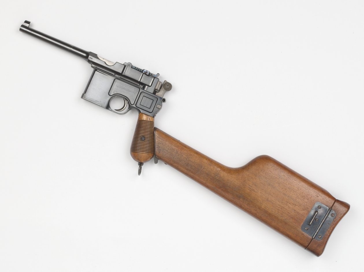 Mauser C96 7.63 mm pistool door German School