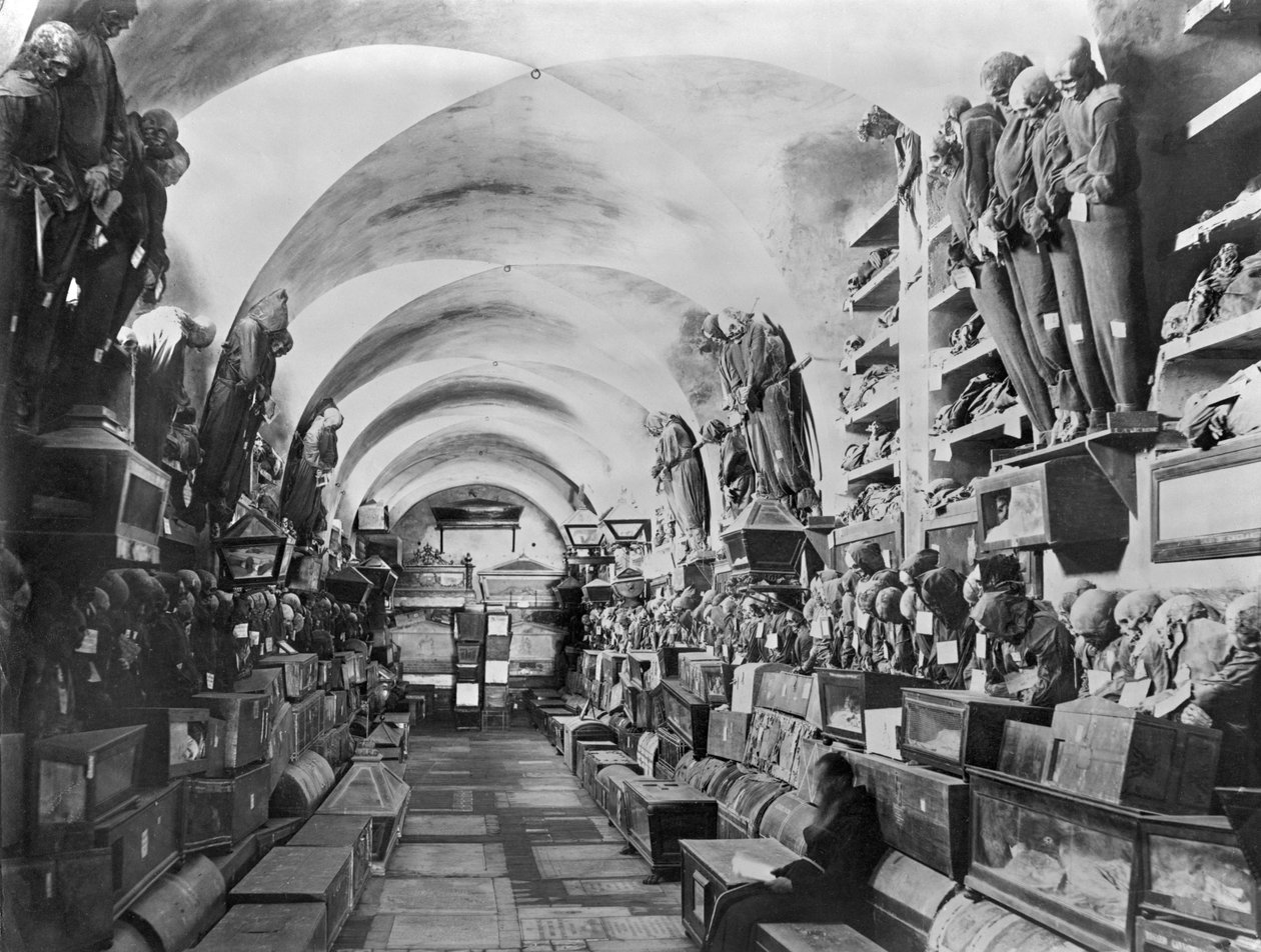 Mummies van de catacomben van Palermo, Italië door Giorgio Sommer
