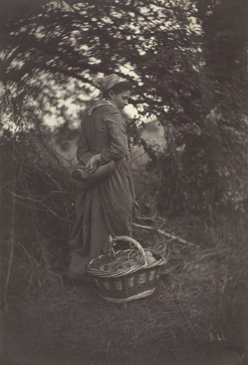 Vrouw Staand met Mand op de Grond, 1870 door Giraudon