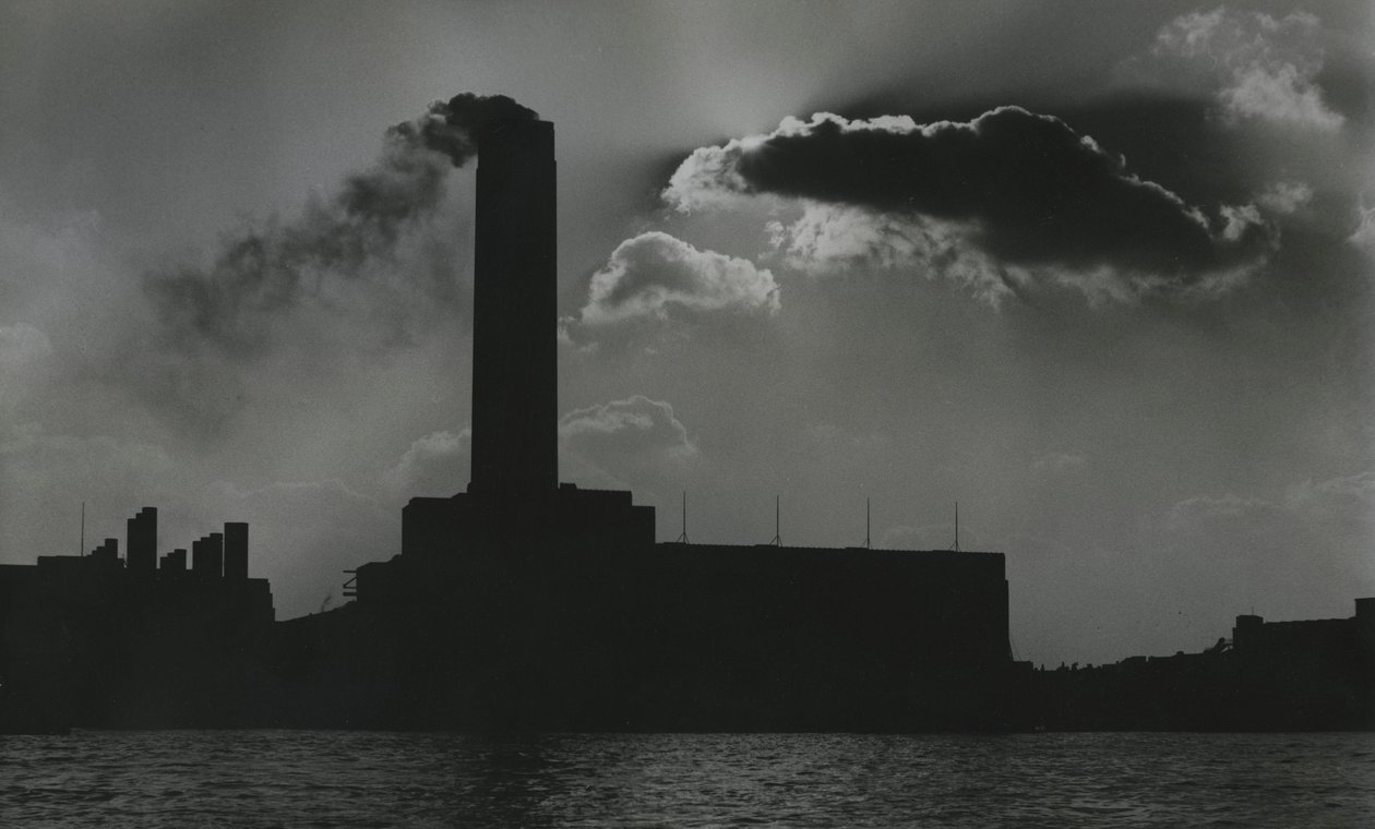 Thames-side elektriciteitscentrale, Londen jaren 1950 door Godfrey Macdominic