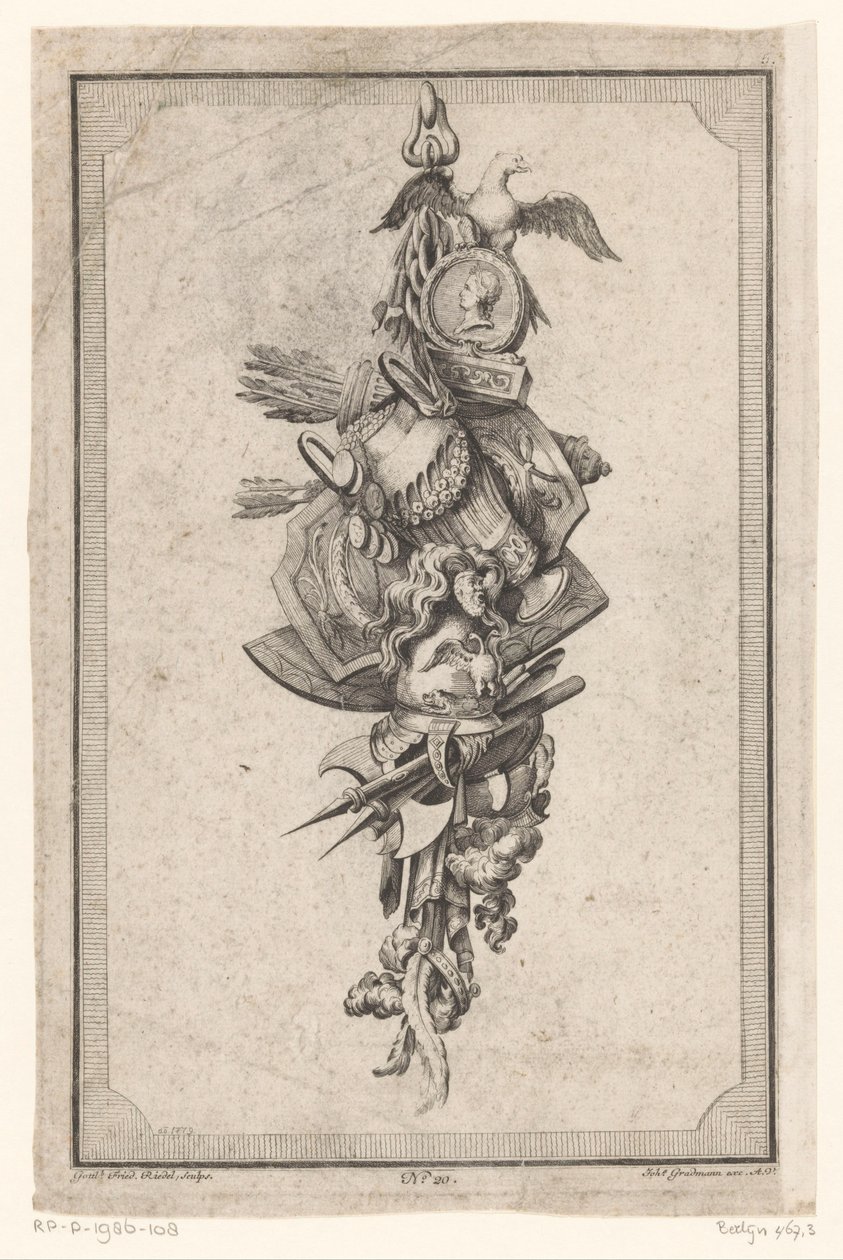 Trofee met adelaar, vaas en helm door Gottlieb Friedrich Riedel
