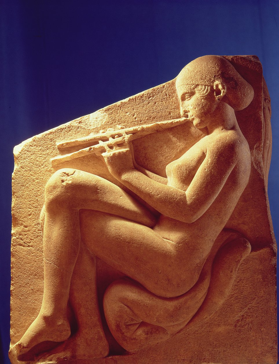 Ludovisi Troon, paneel met een vrouw die een fluit speelt, c.470-60 v.Chr. door Greek